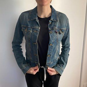 Levi's Denim Jacket - Fitted/Stretch - Great Condition